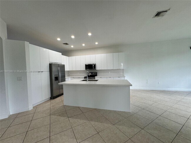 Building Photo - 4337 Laurel Pl