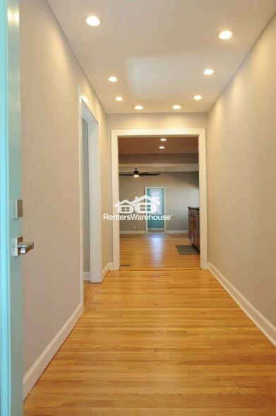 Building Photo - 1704 Belle Isle Cir NE