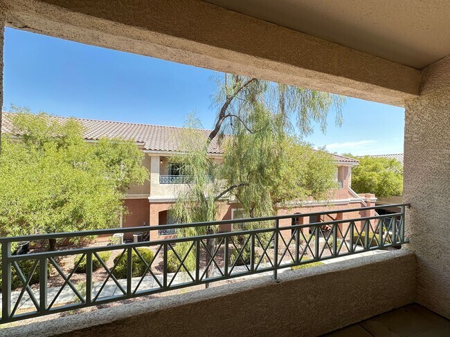 Building Photo - Silver Pines