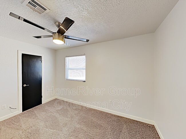 Building Photo - 6024 W Hefner Rd