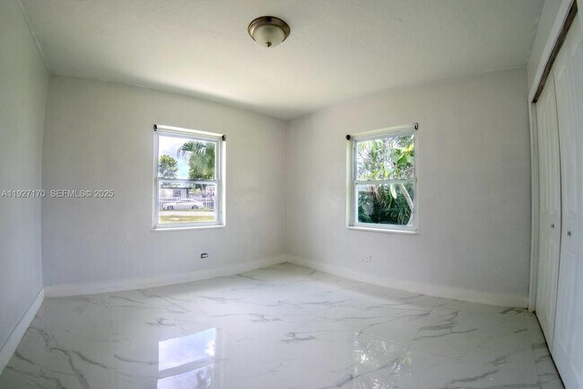 Building Photo - 14920 Garfield Dr