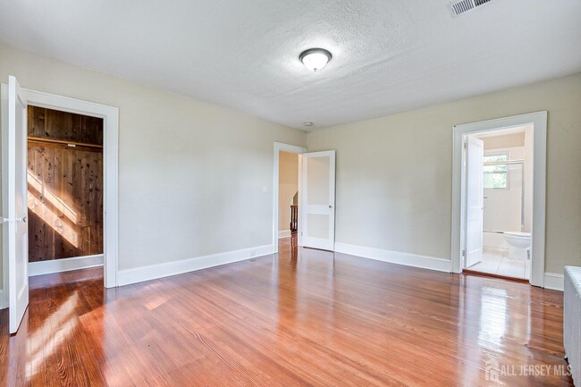 Building Photo - 338 Buckelew Ave