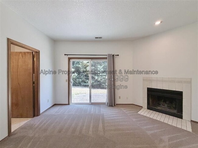 Building Photo - 7066 SW 156th Ave