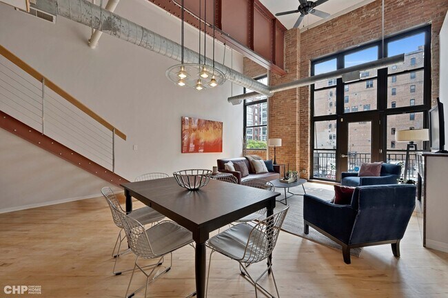 Building Photo - 203 S Sangamon St