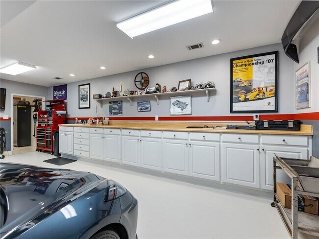 Building Photo - 3965 Hamilton View Way NE