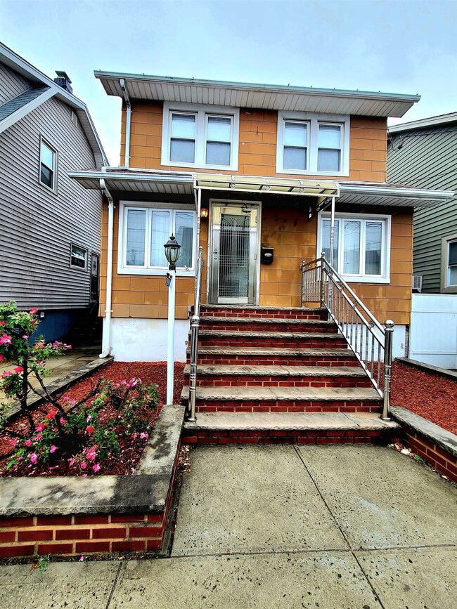 Primary Photo - 8309 Grand Ave