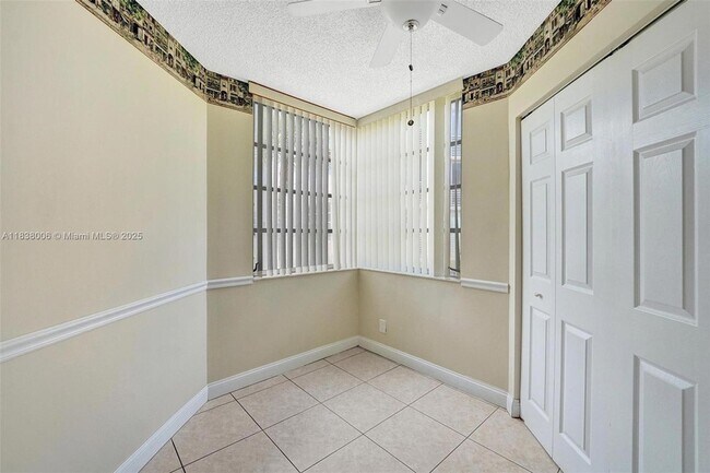 Building Photo - 1900 Sabal Palm Dr