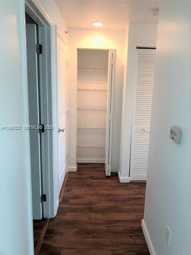 Building Photo - 7900 Harbor Island Dr