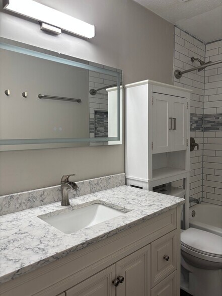 Building Photo - 1065 Moneta Ave