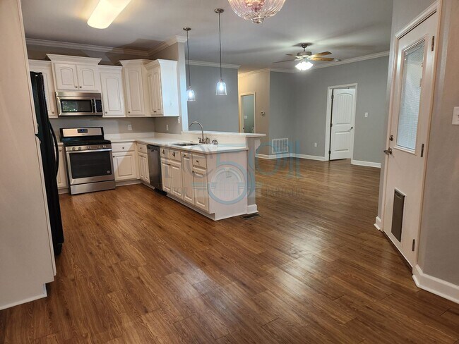 Building Photo - Gorgeous Find In West Little Rock! Reduced...
