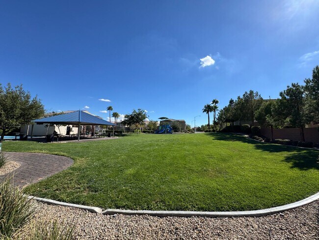 Building Photo - Newer Home with Gated Community Single Fam...