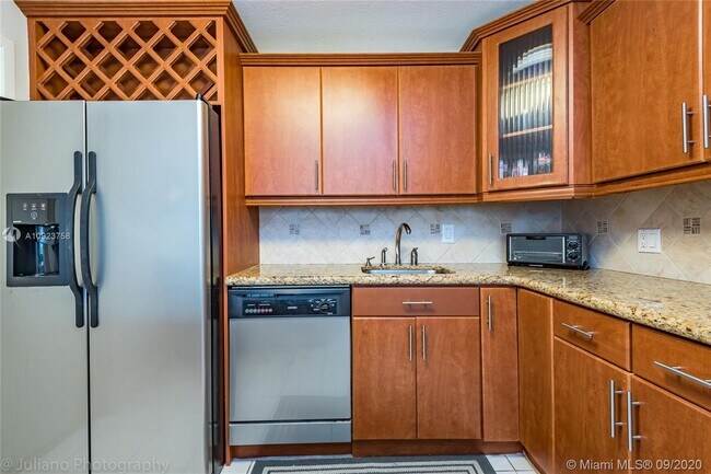 Building Photo - 2101 S Ocean Dr