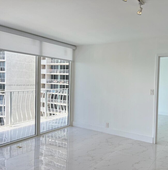 Building Photo - 7601 E Treasure Dr