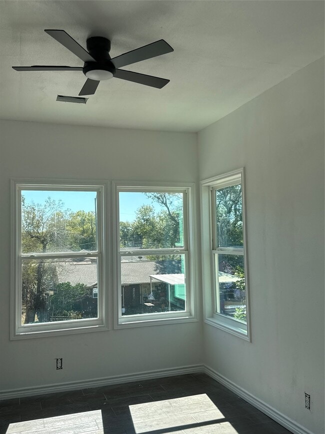 Building Photo - 5519 Osprey Dr