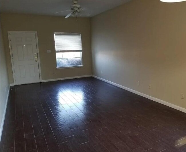 Building Photo - 2801 Southampton Way