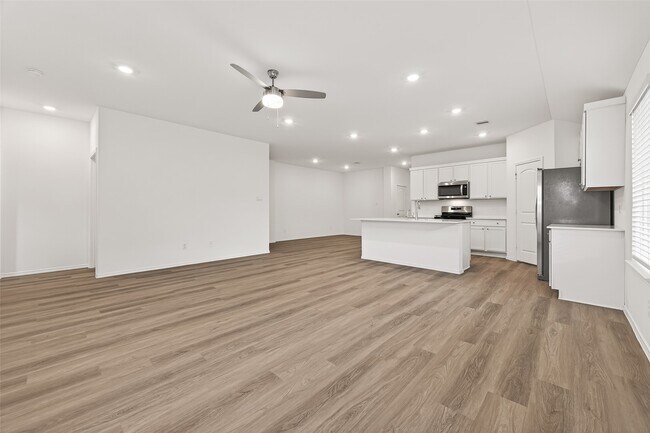 Building Photo - 27410 Oceanus Springs Dr
