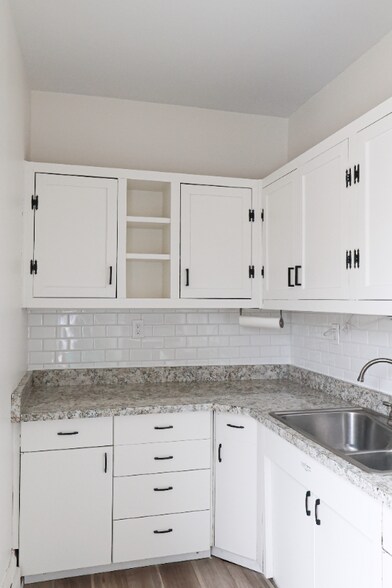 Primary Photo - 1301 8th Ave