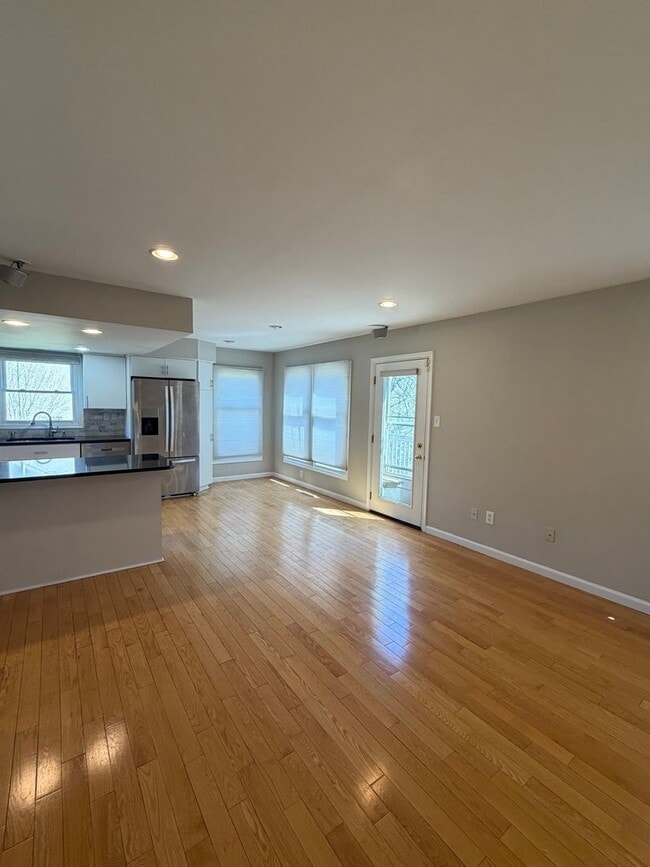 Building Photo - 3BR - WOODED VIEWS • FINISHED BASEMENT • BONUS LOFT • TE SCHOOL DISTRICT