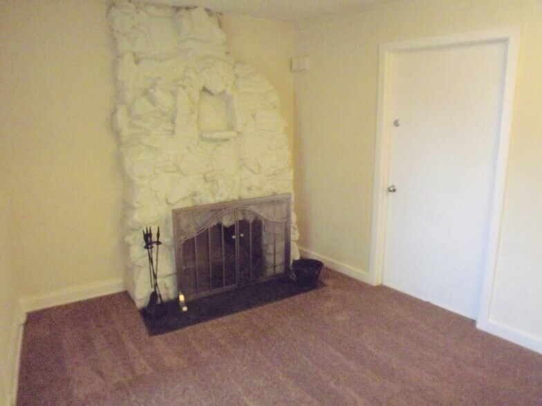 Building Photo - 115 N Park St