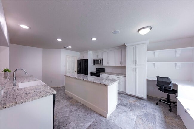 Building Photo - 13907 Bonnetbriar Ln
