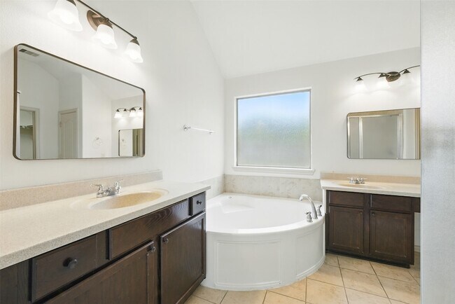 Building Photo - 19014 Ridge Cove Ln