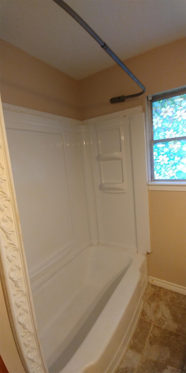 Building Photo - 104 Caladium St