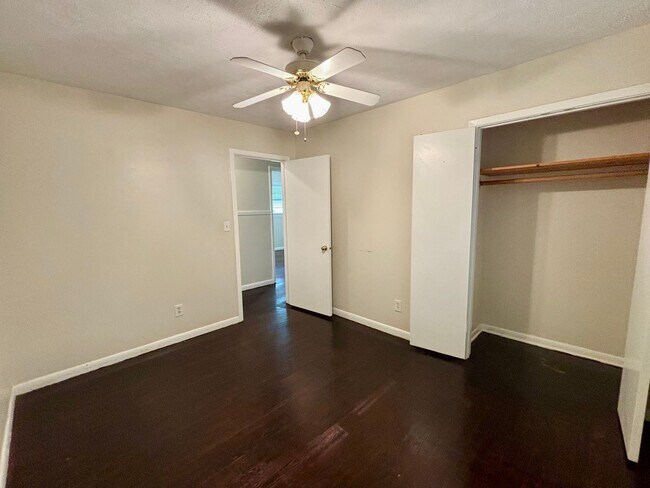 Building Photo - 2712 Sherlock Dr