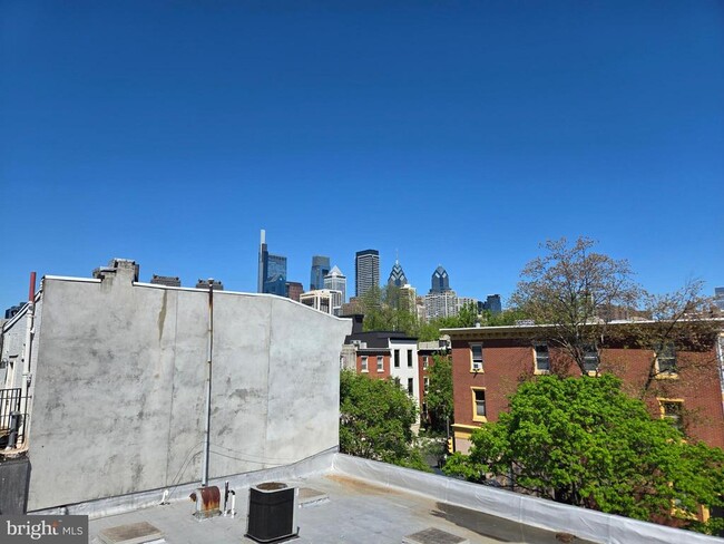Building Photo - 2402 Lombard St