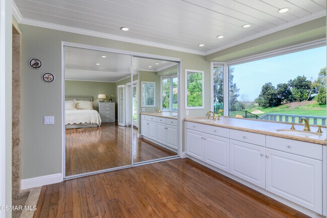 Building Photo - 4161 Clubhouse Dr