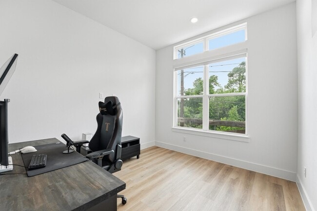 Building Photo - 6042 Cebra St