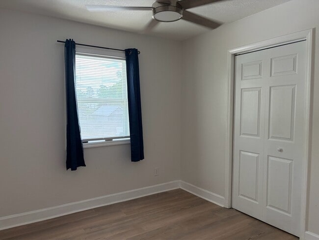 Building Photo - 1484 Van Delia Rd