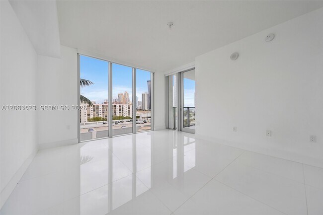 Building Photo - 300 Sunny Isles Blvd
