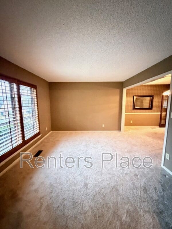 Building Photo - 5724 E 65th Pl