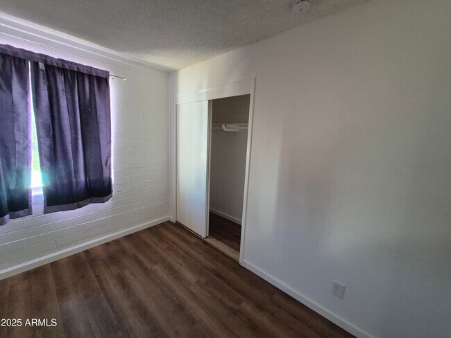 Building Photo - 3945 W Orange Dr