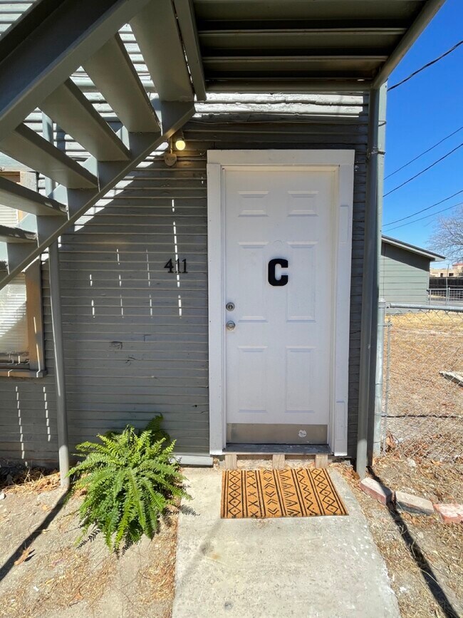 Building Photo - 411 W Avenue C