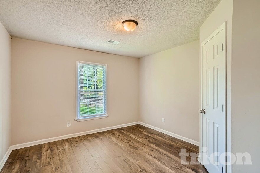 Building Photo - 330 Cowan Rd