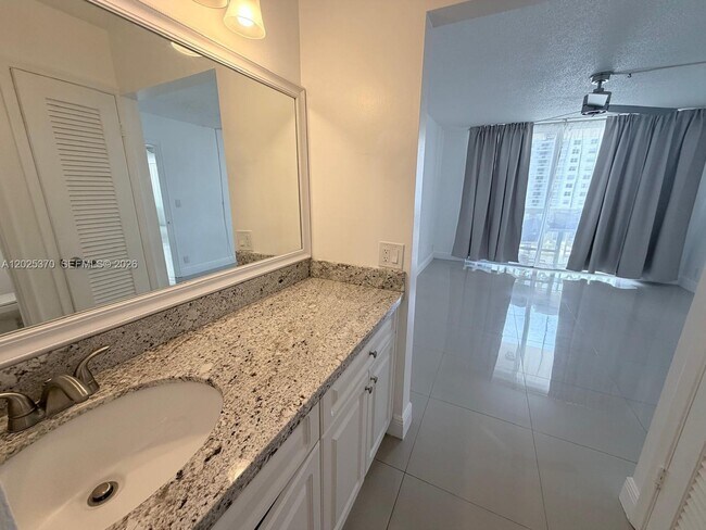Building Photo - 1825 S Ocean Dr