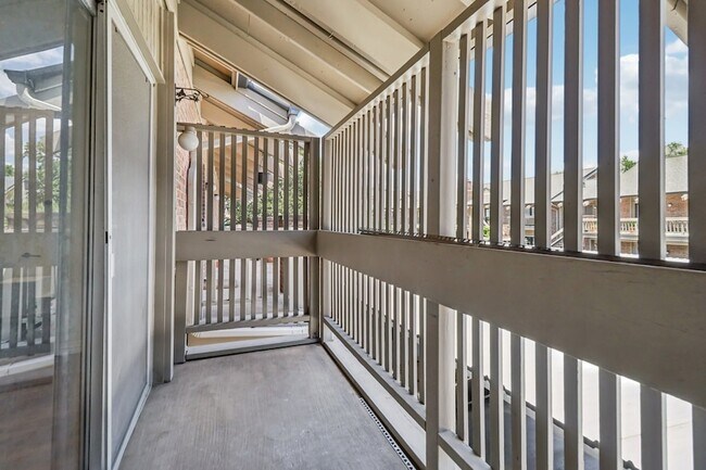 Building Photo - 10754 Villager Rd