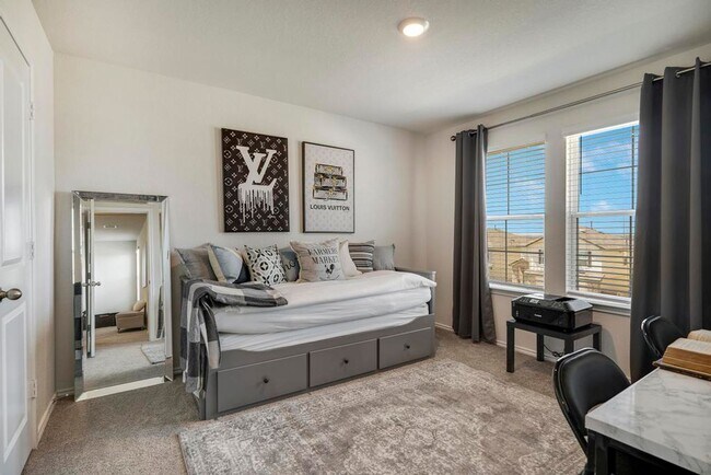 Building Photo - APPLEWOOD UNIT 1