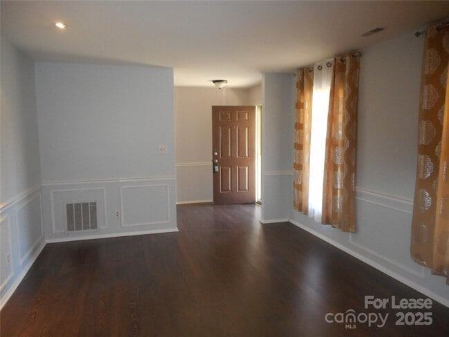 Building Photo - 10749 Colony Woods Dr