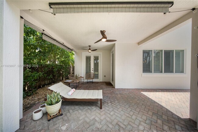 Building Photo - 3922 SW 60th Ave