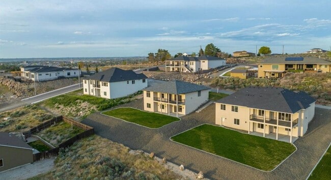 Building Photo - Luxury New Construction Five Bedroom Three...
