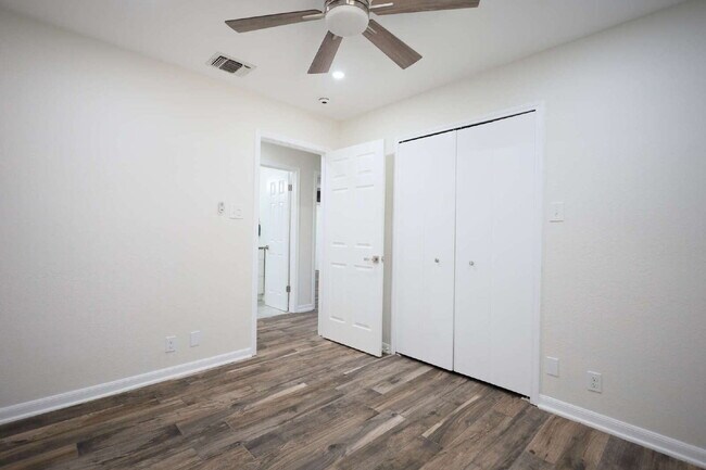 Building Photo - Updated 3 Bed / 2 Bath One-Story Home in S...
