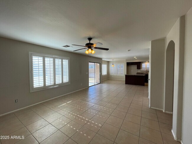 Building Photo - 1605 E Melanie St