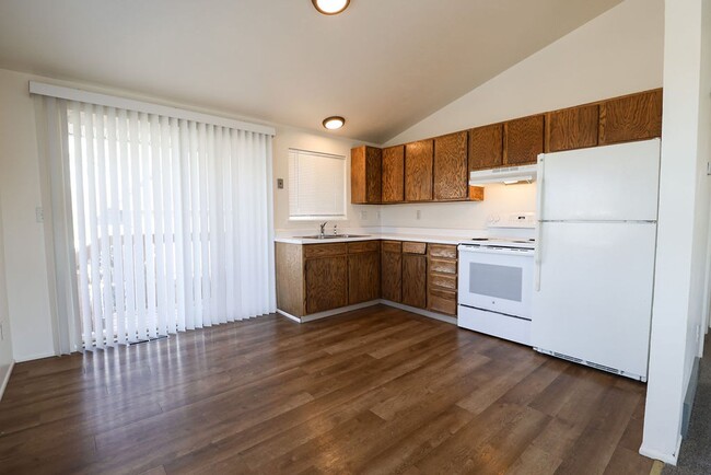 Building Photo - Loveland 2BR with Laundry and Balcony