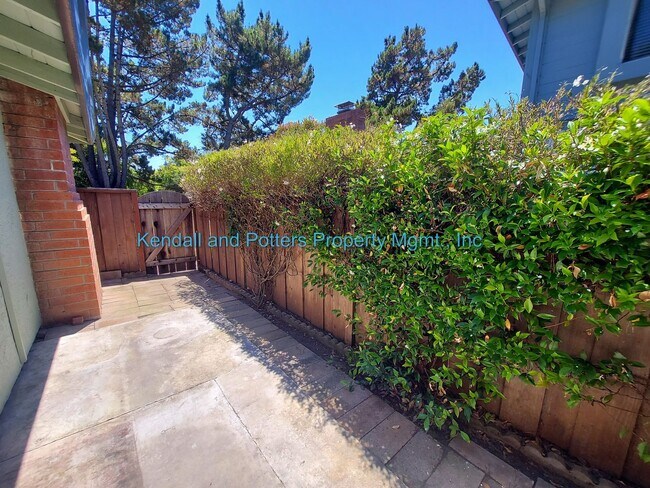 Building Photo - Beautifully Updated Capitola Shores 2 Bedroom/1 Bathroom