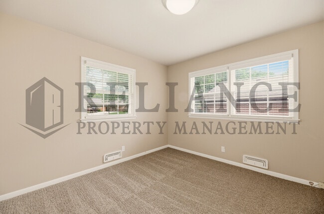Building Photo - 6517 E Elm St