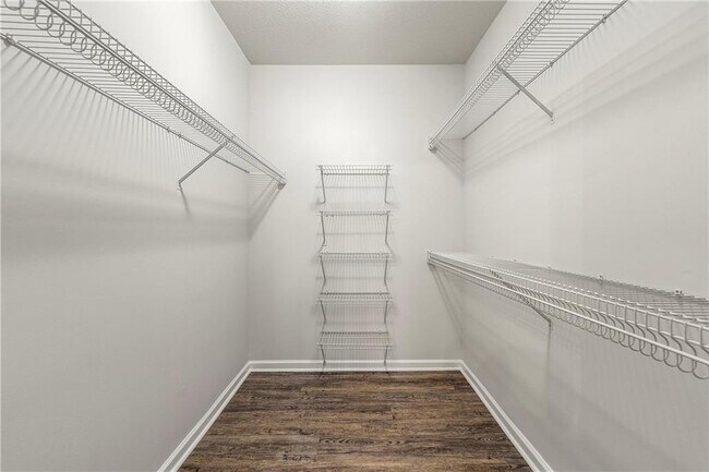 Building Photo - 2400 Cumberland Pkwy SE