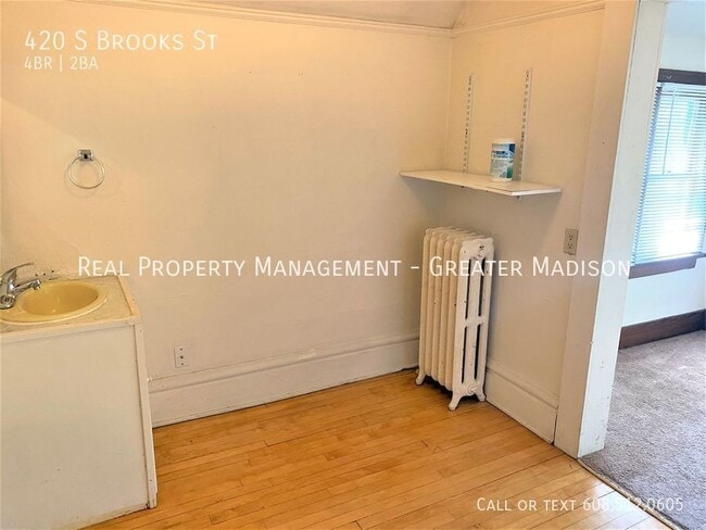Building Photo - 420 S Brooks St