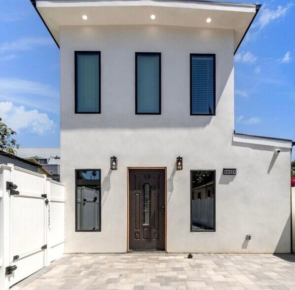 Building Photo - 14123 Califa St